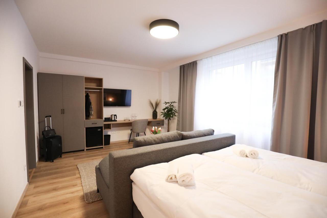Nová Dubnica Dubno Eat & Sleep酒店 外观 照片