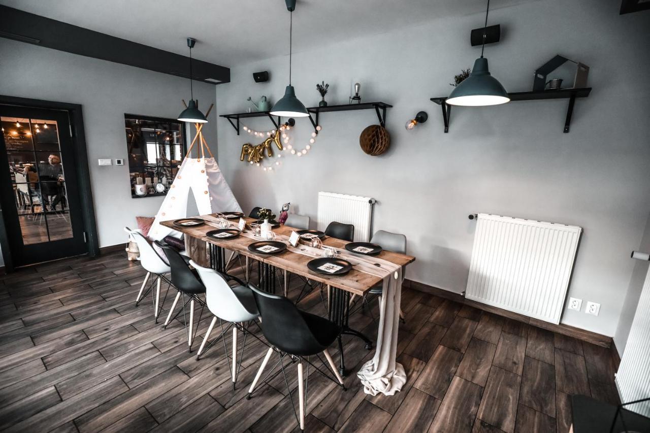 Nová Dubnica Dubno Eat & Sleep酒店 外观 照片